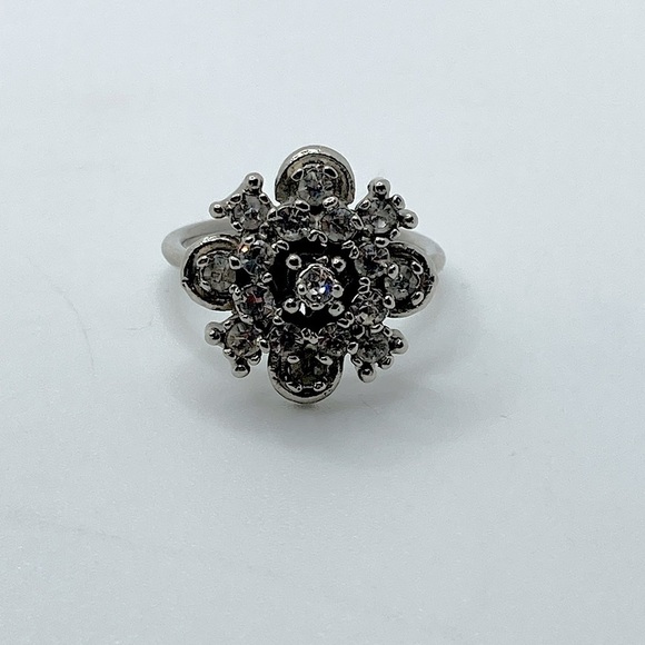 Vintage Jewelry - Vtg Silver Tone Rhinestone Floral Flower Cocktail Ring Sz 6.5